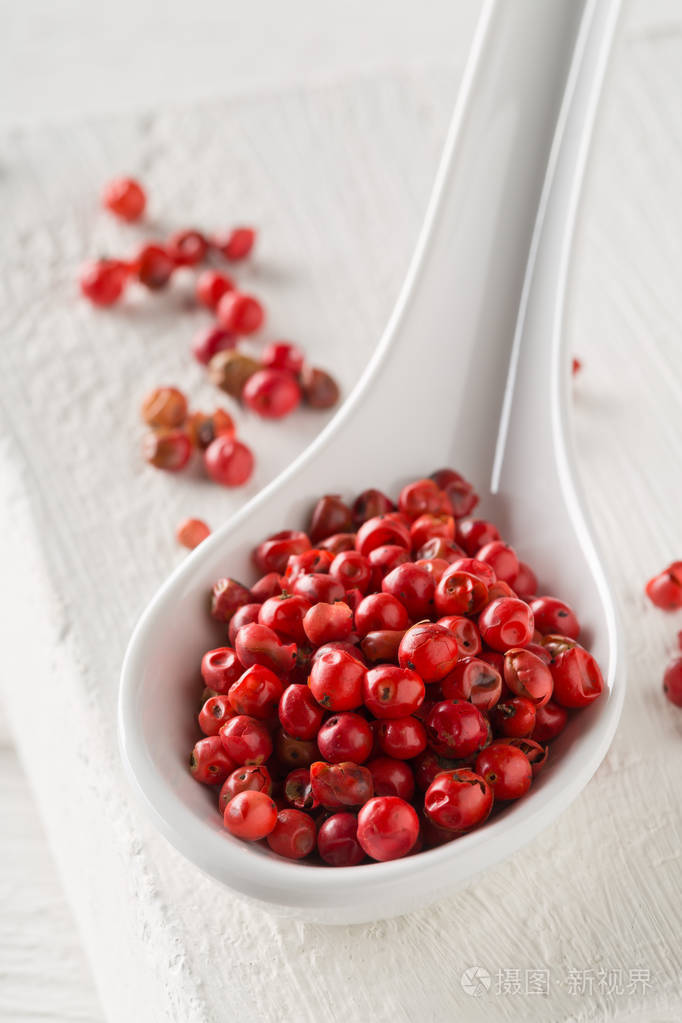 粉红色或玫瑰色巴西红胡椒