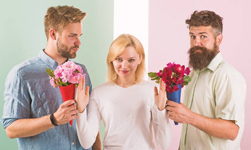 受欢迎的女孩图片-受欢迎的女孩素材-受欢迎的女孩插画-摄图新视界