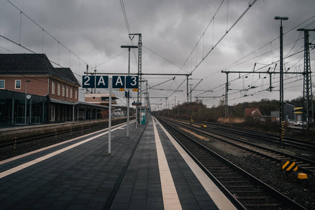 复古欧式火车站站台图片