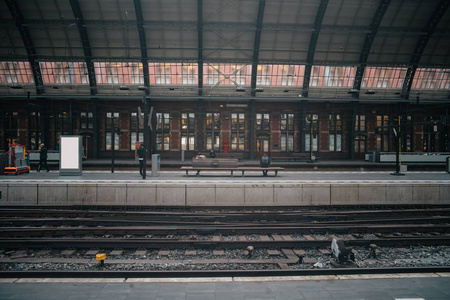 火车站站台背景图片-火车站站台背景素材-火车站站台背景插画-摄图新