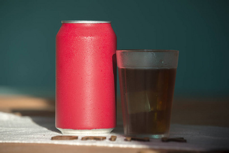 索达波普红色汽水罐照片