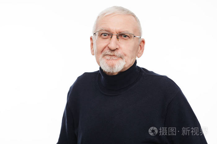 一位头发花白胡子戴眼镜的老人的画像照片 正版商用图片2ik02u 摄图新视界 一位头发花白胡子戴眼镜的老人的画像照片 正版商用图片2ik02u 摄图新视界