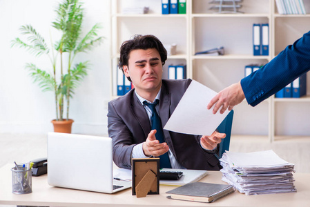 解雇的雇员图片