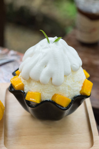 韩式鲜芒果刨冰图片