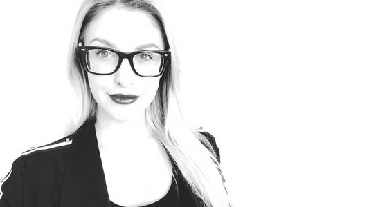 黑白素描戴眼镜的女人图片