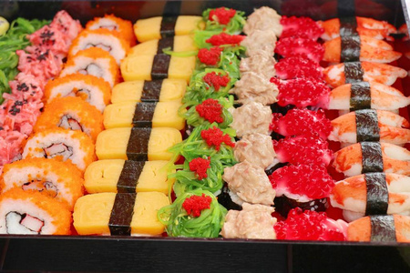 街头美食的美味寿司图片