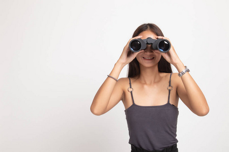 拿望远镜的人图片