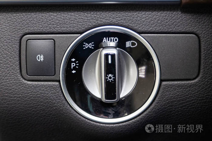 关闭前照灯开关控制按钮和自动