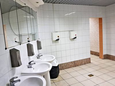 内部的公共厕所图片