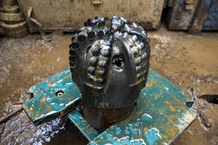 二手石油钻头头.三牙轮钻头照片