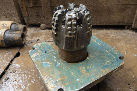 二手石油钻头头.三牙轮钻头照片