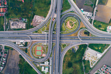 现代建筑鸟瞰城市交通道路图片