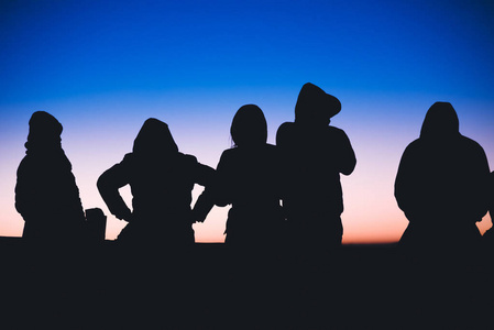 日落人物图片-日落人物素材-日落人物插画-摄图新视界