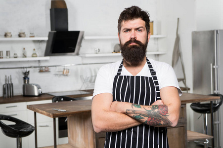 大胡子厨师图片