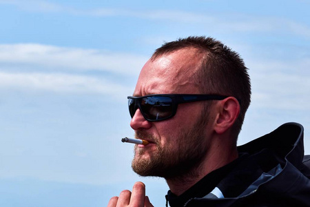 叼烟的网名大全图片