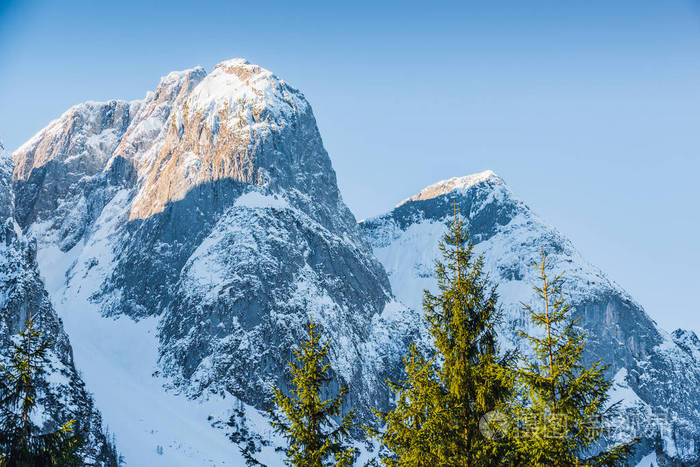 沃德里尔湖附近的冬季山地景观澳大利亚