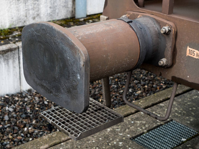 铁路螺丝标准轨距铁路货车缓冲器照片