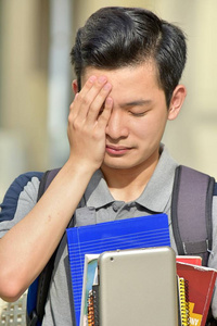 可耻的男学生图片