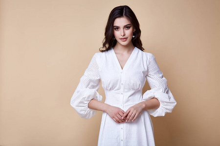 漂亮漂亮性感优雅女人皮肤棕褐色身体时尚模特照片