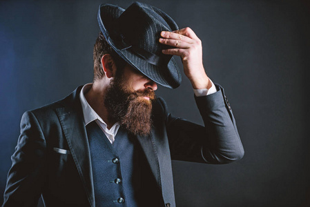 欧美绅士头像男英国人俱乐部.戴帽子的侦探.成熟的有胡子的时髦人士.