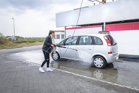 洗货车图片-洗货车素材-洗货车插画-摄图新视界