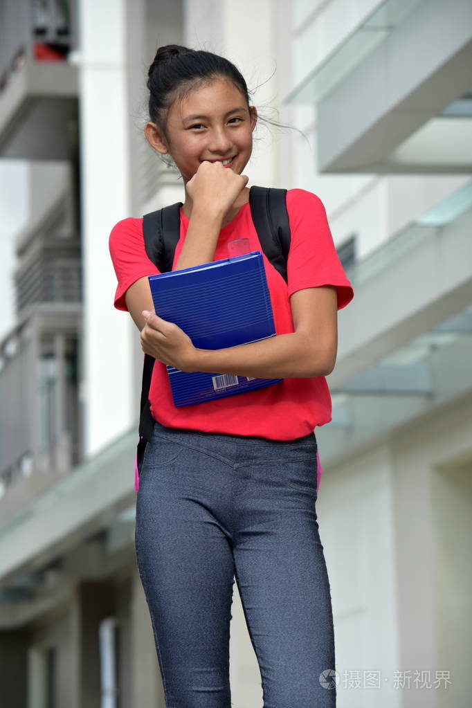 青春亚洲女学生与幸福