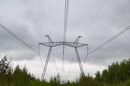 架空高压输电线路图片