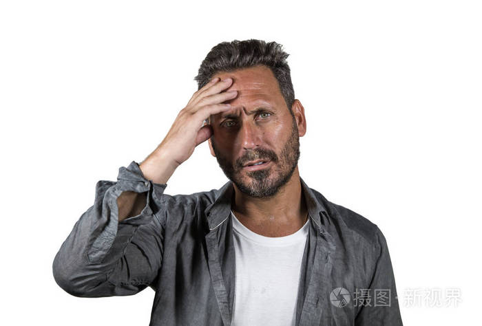 抑郁问题和焦虑危机感到不知所措和忧虑在痛苦和压力的脸上表情孤立