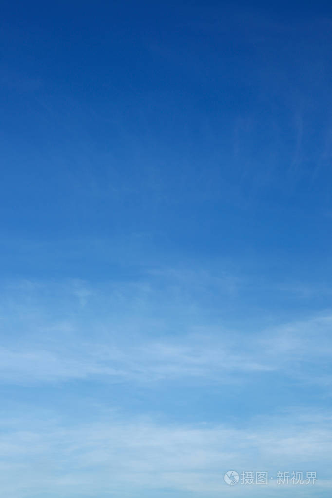 蓝天上的空气晴朗的天气背景