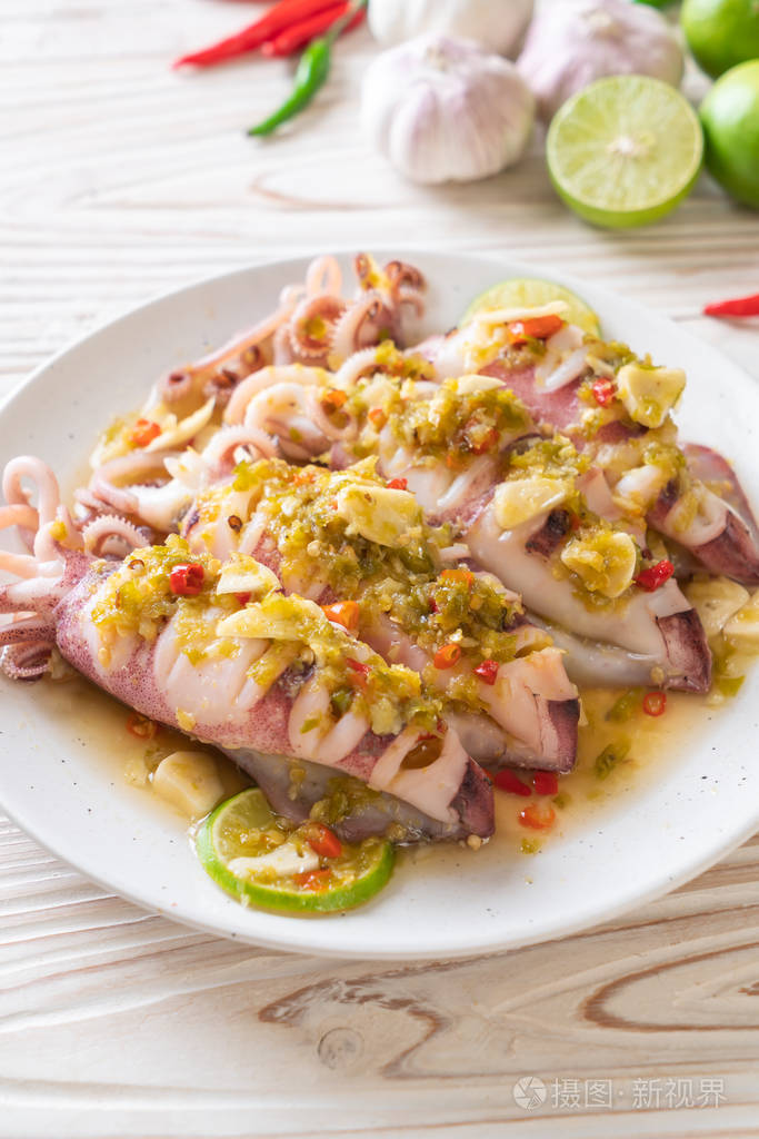 香辣柠檬汁蒸鱿鱼