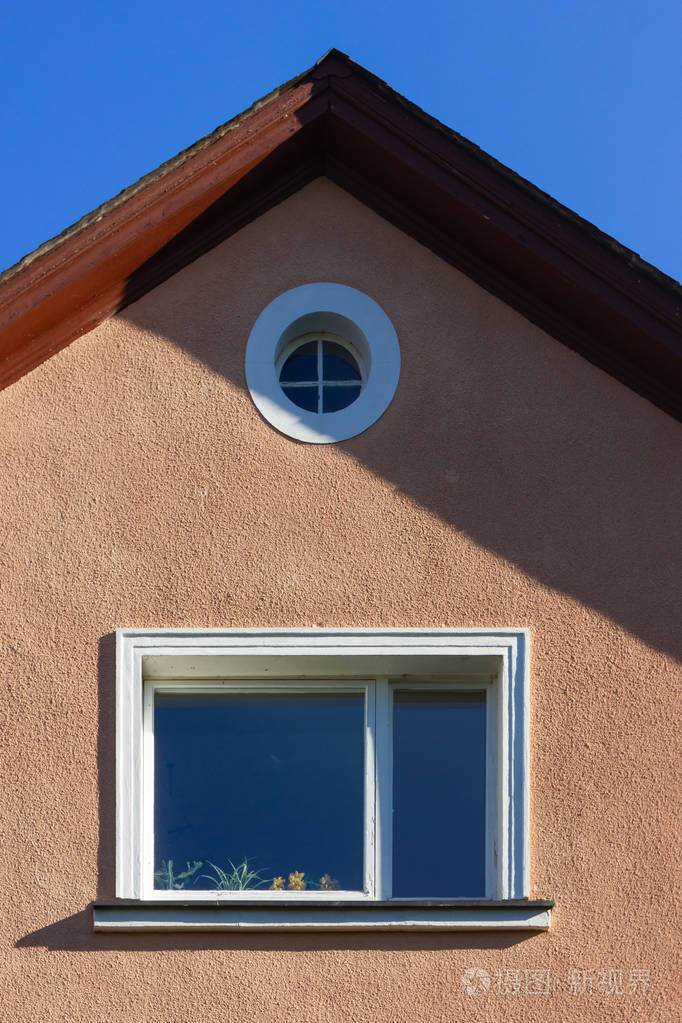 历史城市立面带窗阳台门