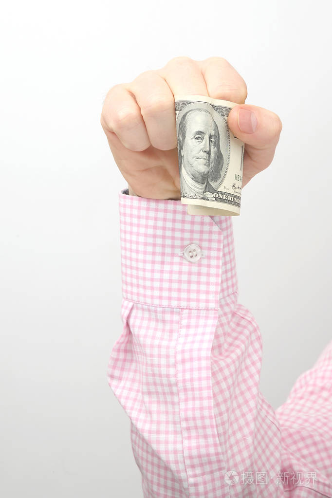 手里拿着伸出的钞票金融运作商业