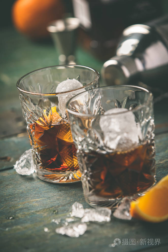 橙皮冰镇酒精鸡尾酒