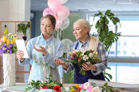 花店内有平板电脑点菜图片