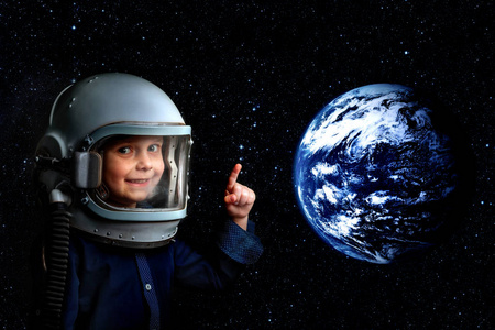 宇航员小孩图片