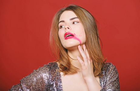 性感的女人嘴唇.穿着迷人裙子的性感女人.美丽与时尚.性感的现实.