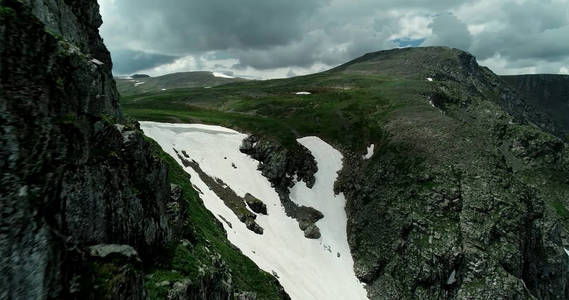 阿尔泰雪山山口图片