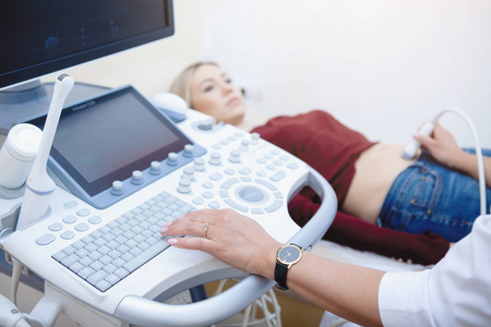 腹部超声检查图片