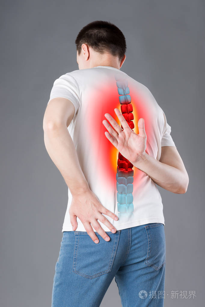 脊椎疼痛腰酸背痛背部受伤脊椎按摩疗法的概念