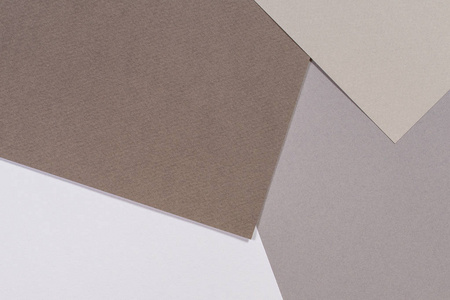 灰色和棕色的色调彩色纸几何组成背景与灰色和棕白色色调照片