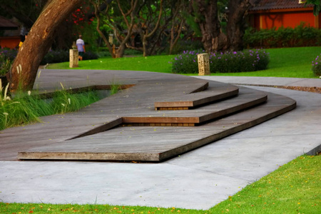 公园棕色木台阶步行道图片