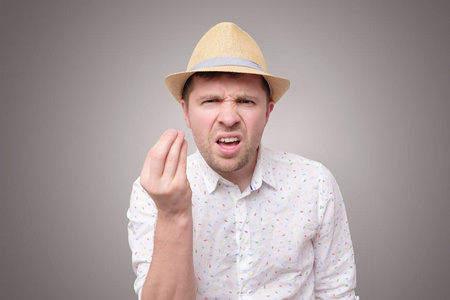 一个典型的意大利手势,责怪你照片