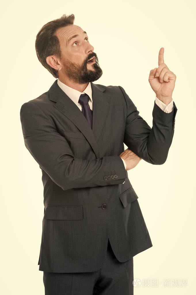 业务顾问经理指引方向.看看统计数据.指着商业广告.查看财务顾问