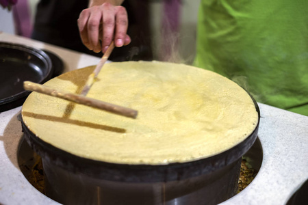煎饼烹调着火图片