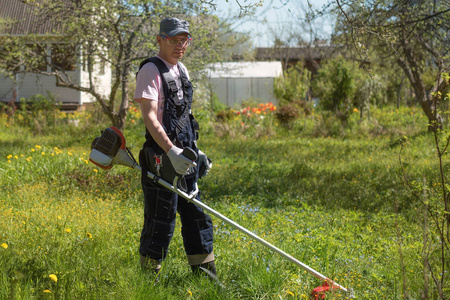 工具割草机图片
