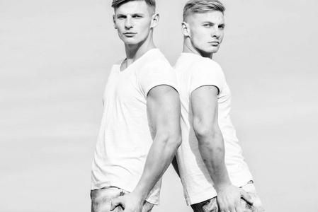 兄弟同手足头像图片