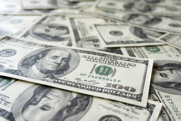 一堆一百美元的旧钞票特写美元