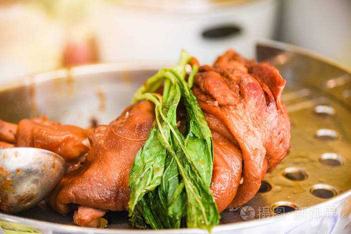 stewedlegporkandchinesekalewithsweetgravysaucestyle