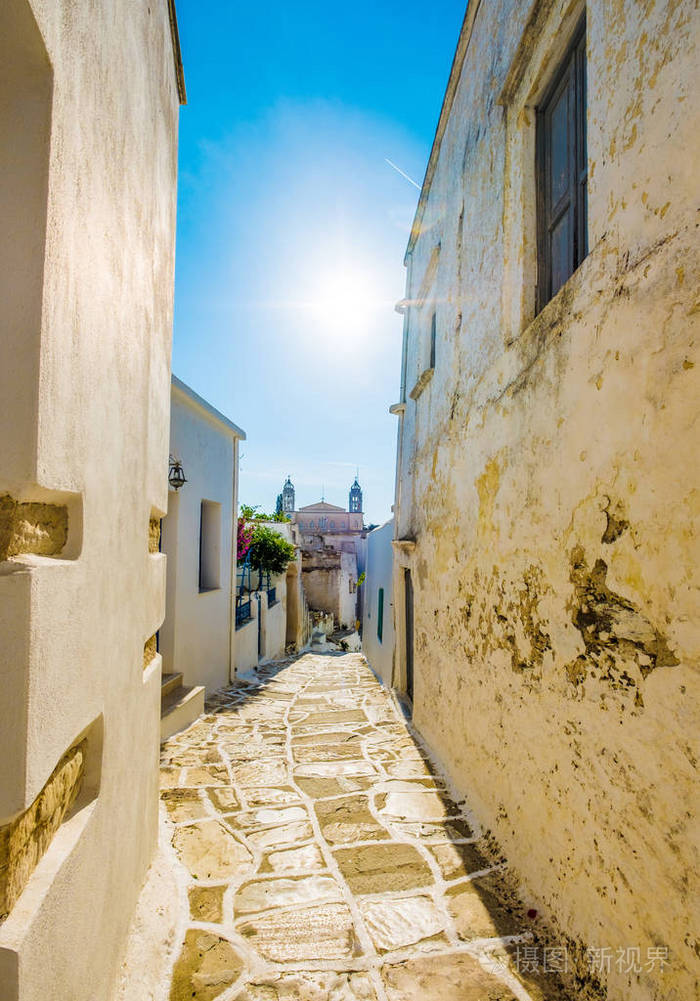石墙之间的狭窄通道，莱弗克斯，希腊