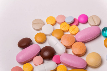 不同片剂丸胶囊堆混治疗药物照片